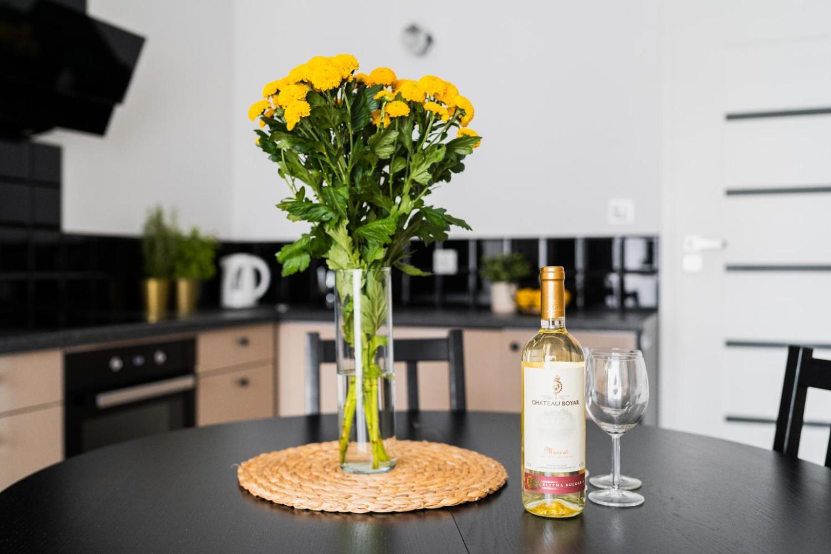 Apartment Old Town - 3 Rooms - 2 Bathrooms - 12 People - Parking Place Wroclaw Ngoại thất bức ảnh